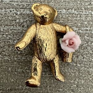 Vintage Gold Tone Bear w/ Rose Basket Pin, excellent condition, measures 1.25” L